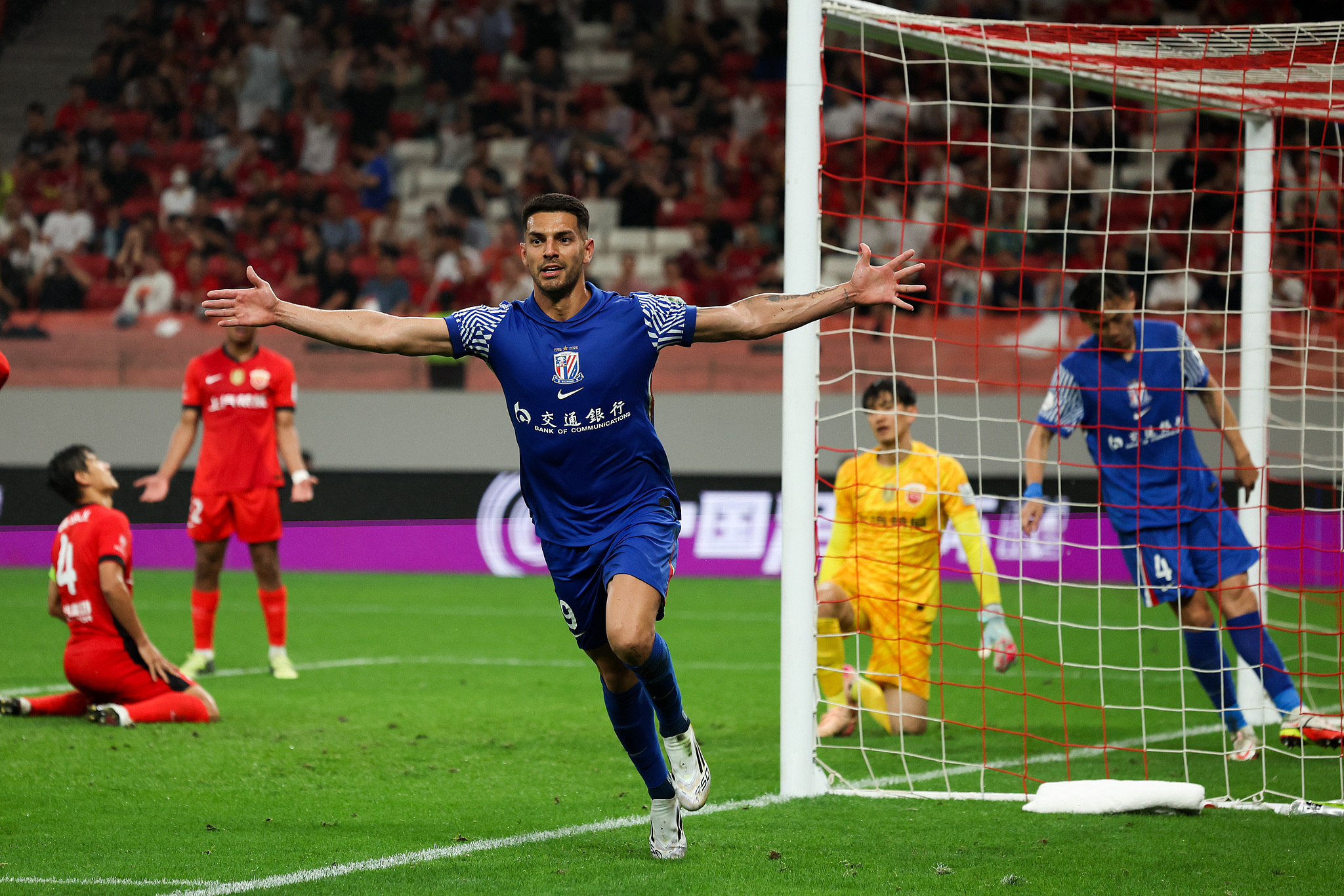 关于里程碑夜!上海申花豪取连胜;荷甲国际比赛日刷纪录;引发热议;年轻球员得到机会的信息 关于里程碑夜!上海申花豪取连胜;荷甲国际比赛日刷纪录;引发热议;年轻球员得到机会的信息