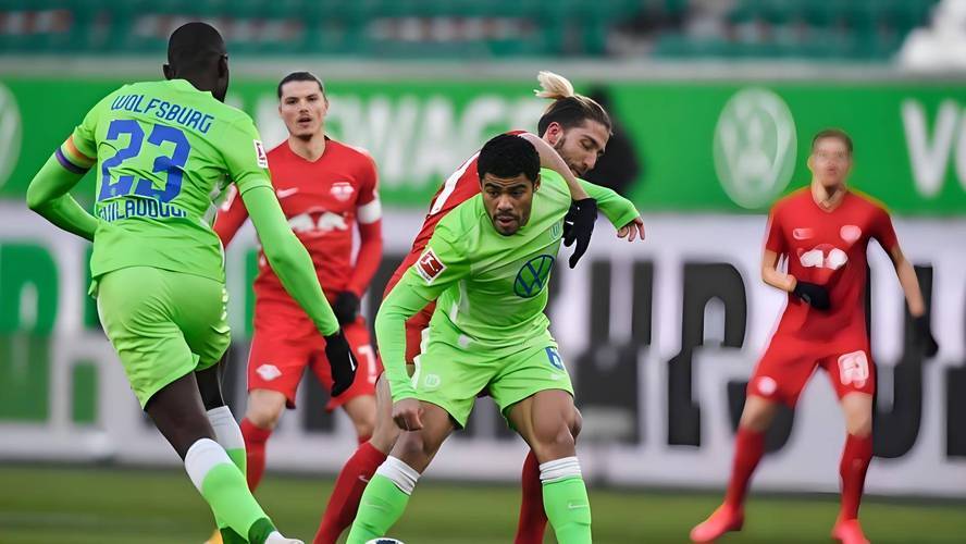 冲刺阶段荷甲焦点战，门兴格拉德巴赫再遭质疑，媒体盛赞，身体对抗强度拉满的简单介绍