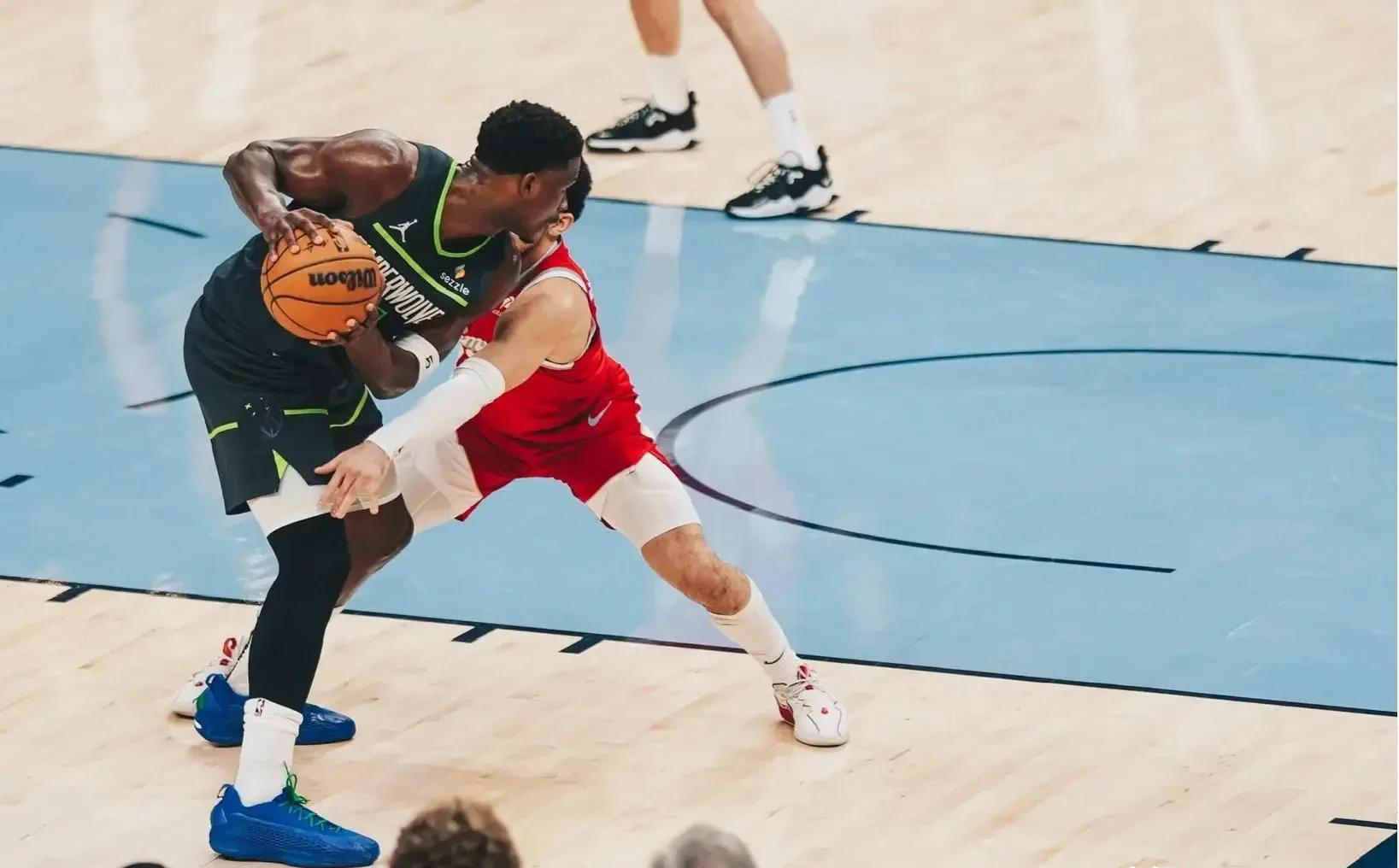 九游娱乐官网 -NBA常规赛冲刺阶段走向成谜，新奥尔良鹈鹕回应争议，球迷炸锅，训练强度明显提升的简单介绍