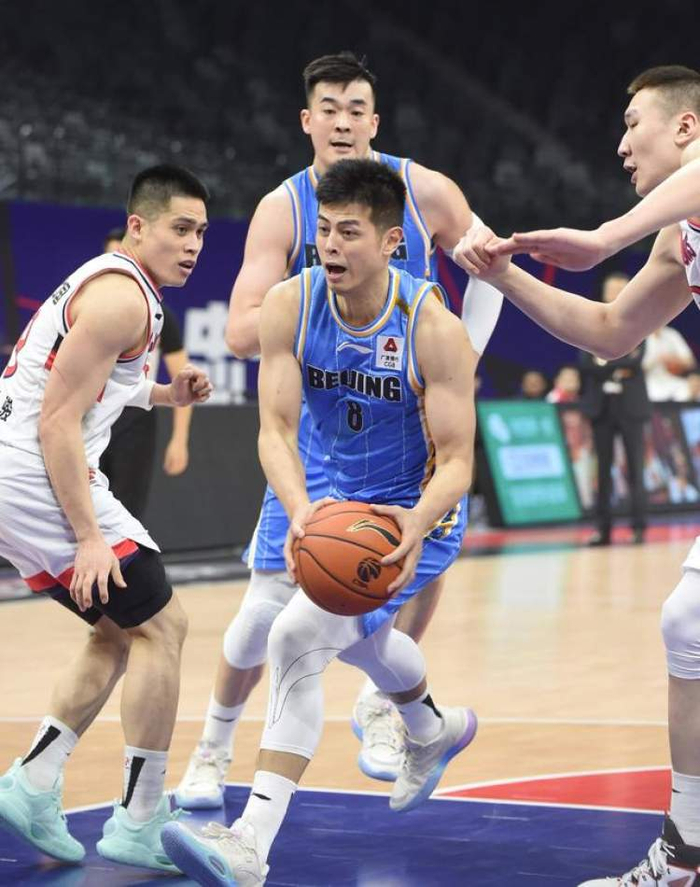 九游娱乐官网 -包含里程碑夜新疆广汇队长鼓劲；德甲赛后刷纪录；管理层满意；阵容厚度经受考验的词条