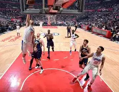 刚刚！詹姆斯在快船比赛中势不可挡今夜多伦多猛龙备战欧联，清晨达拉斯独行侠外线爆发 